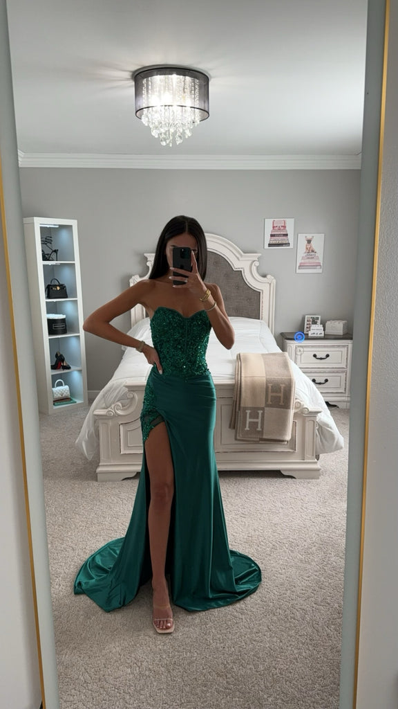 EMERALD SATIN CORSET FITTED GOWN – DDMINE