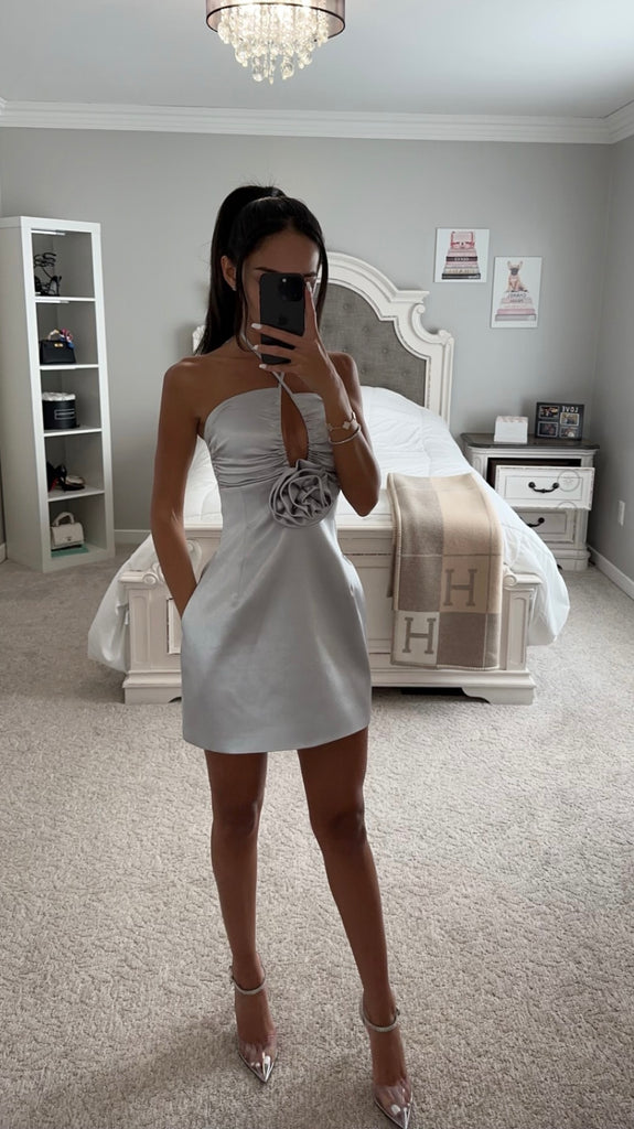 White dress and silver shoes Clearance