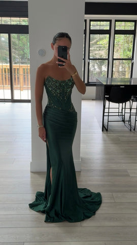 STRAPLESS SCOOP NECK CORSET GOWN