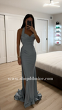 ROBE AJUSTÉE EN SATIN EXTENSIBLE À COL NU