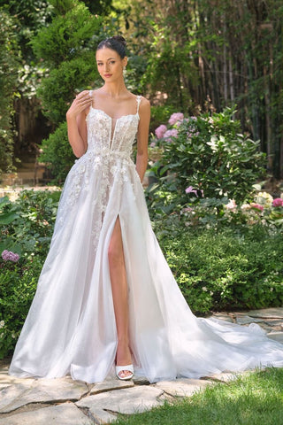 A LINE LACE APPLIQUÉ BRIDAL GOWN