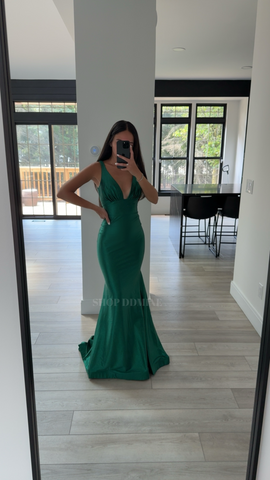 FITTED STRETCH GLITTER SATIN GOWN