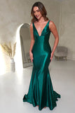 FITTED STRETCH GLITTER SATIN GOWN