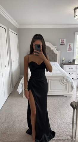 BLACK CORSET GOWN SHOP DDMINE